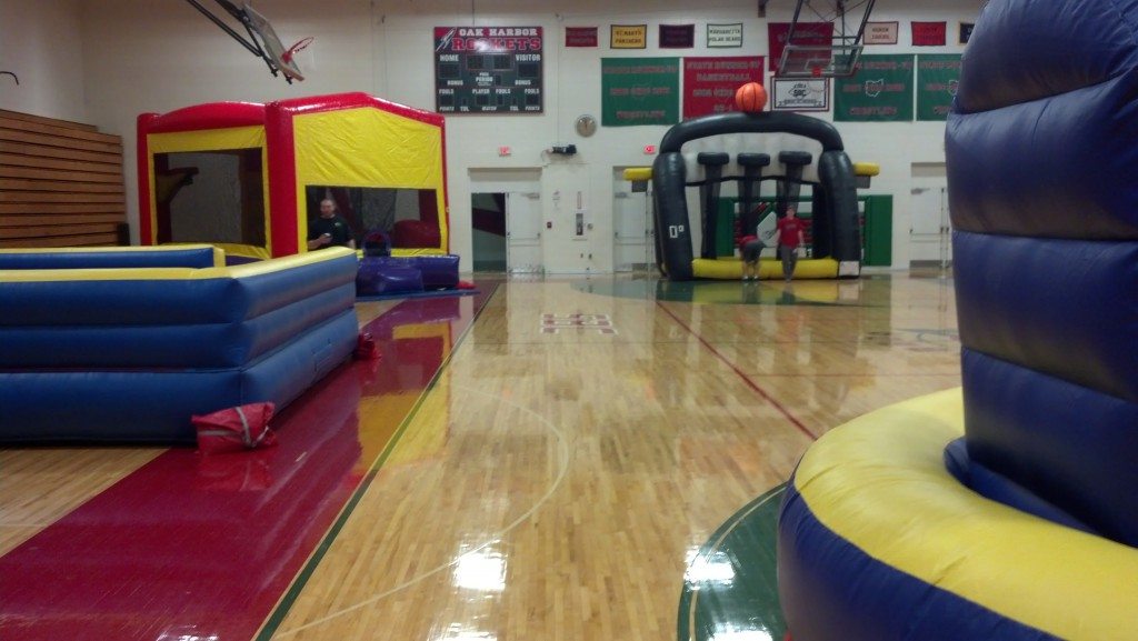 inflatable carnival games, obstacle course, bouncers